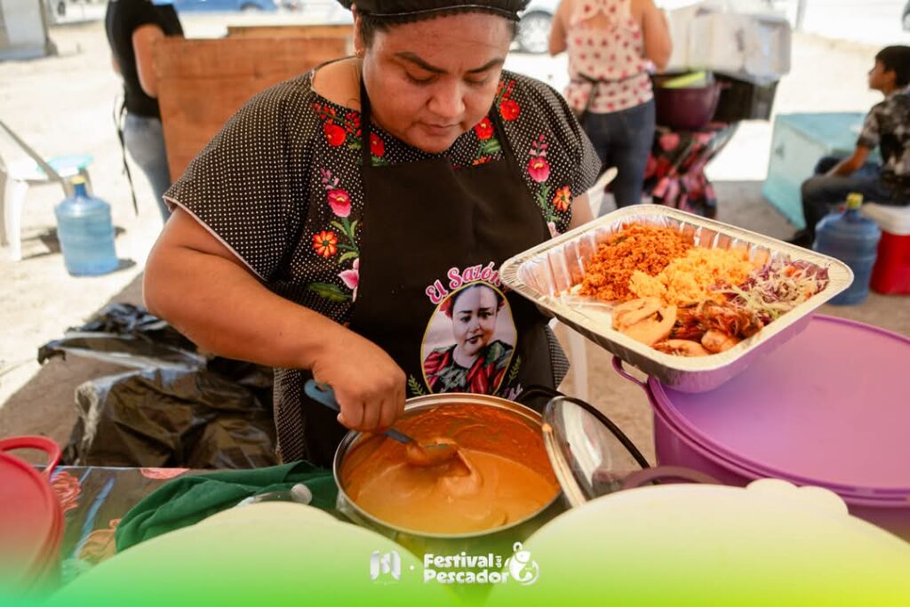 Visitantes del Festival del Pescador 2025 disfrutan de excelente gastronomía con productos del mar