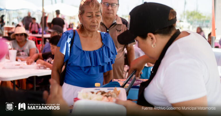 Visitantes del Festival del Pescador 2025 disfrutan de excelente gastronomía con productos del mar