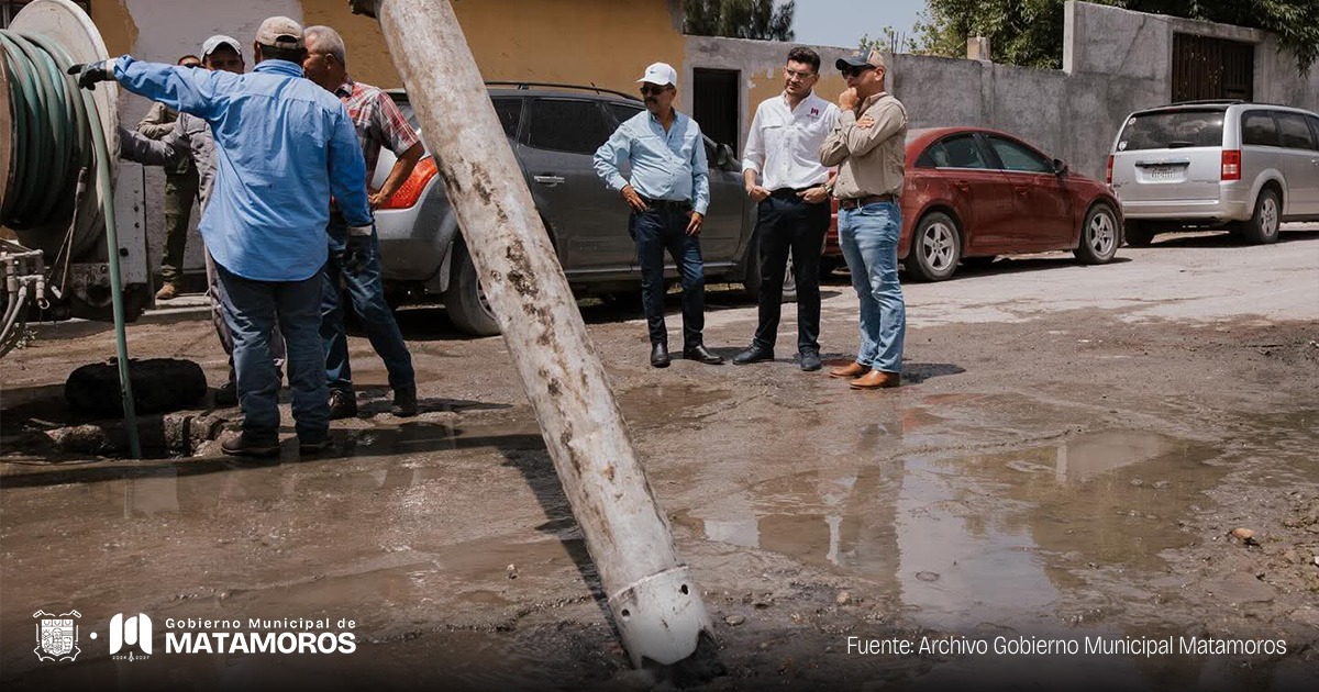 Gobierno Municipal instruye trabajos de desazolve en la colonia Sección 16 para mejorar el sistema de drenaje sanitario