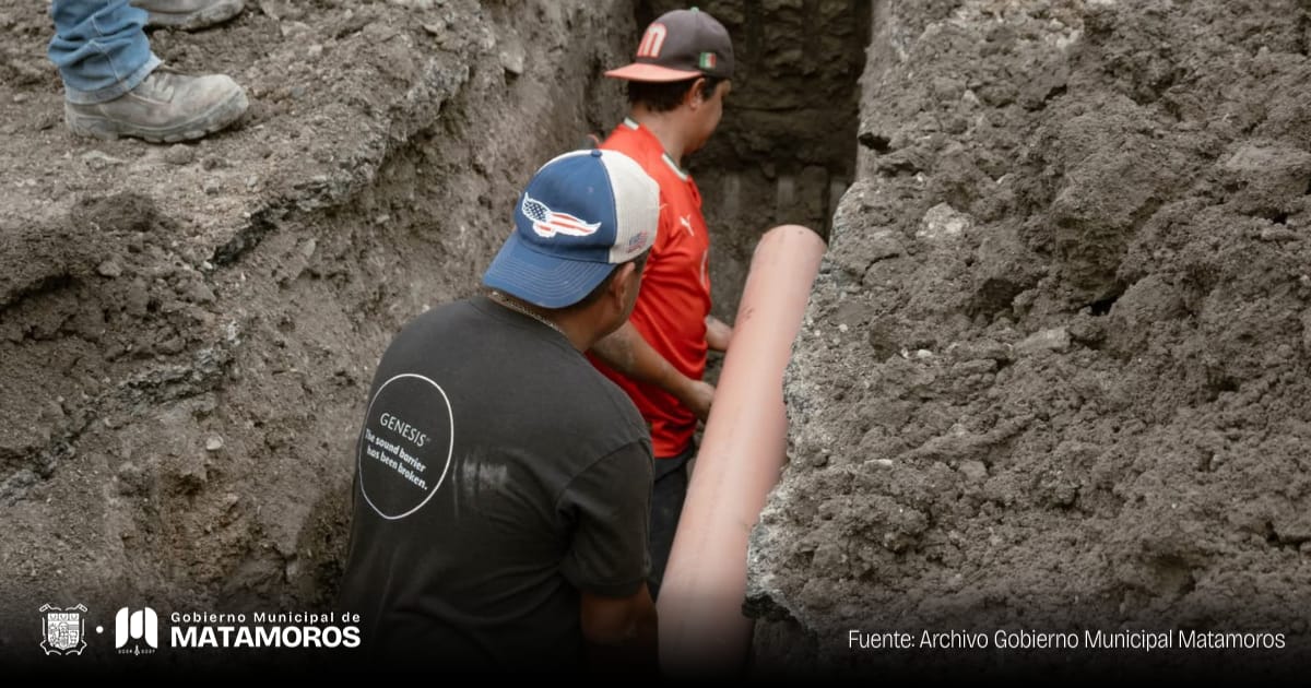 Gobierno Municipal realiza trabajos de instalación de agua y drenaje en la zona Centro de Matamoros