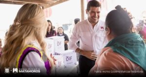 Entregan Gobierno de Matamoros y DIF municipal despensas y útiles escolares en la Playa Bagdad