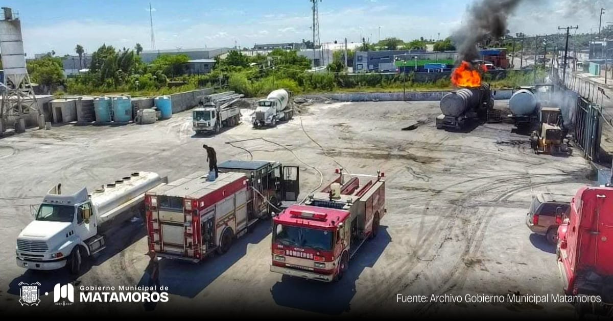 Gobierno de Matamoros actúa de inmediato ante incendio de pipas