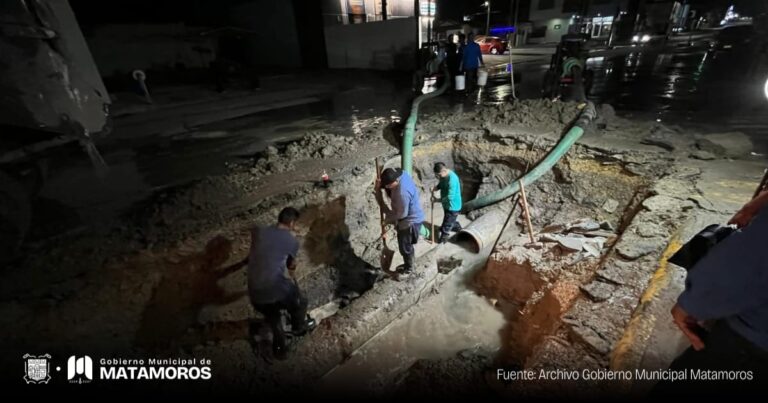 Gobierno de Matamoros informa sobre reparación de fuga de agua en la calle Primera