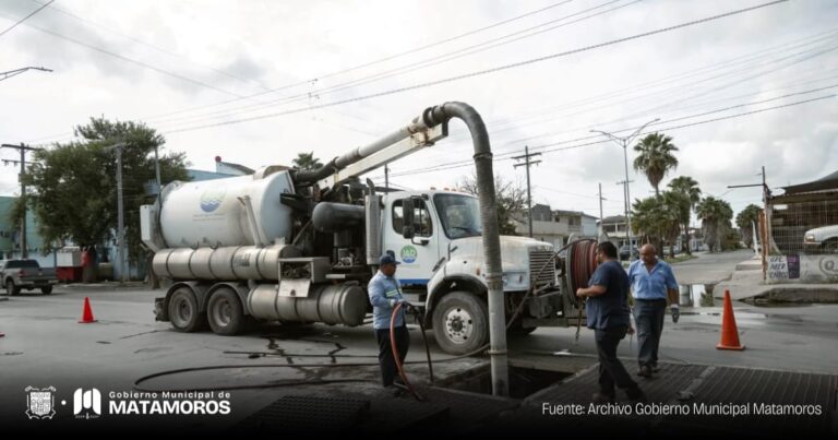 Gobierno de Matamoros realiza limpieza de cárcamo pluvial en Avenida del Trabajo