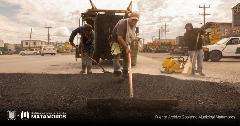 Gobierno de Matamoros realiza trabajos de mejoramiento vial en la colonia Casablanca