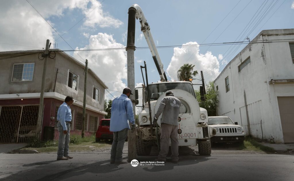Gobierno de Matamoros refuerza limpieza de drenaje en Matamoros