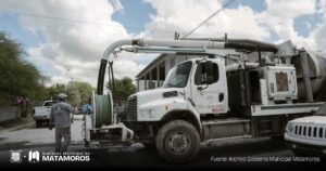 Gobierno de Matamoros refuerza limpieza de drenaje en Matamoros