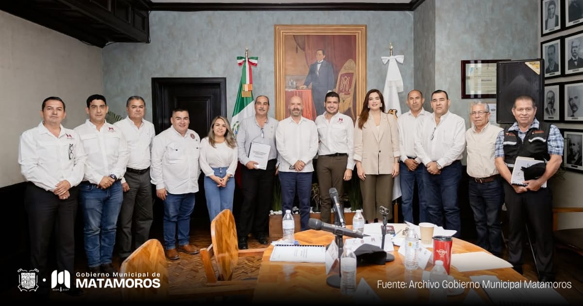 Nuevos consejeros de la JAD rinden protesta ante el Presidente Municipal, presidente del Consejo