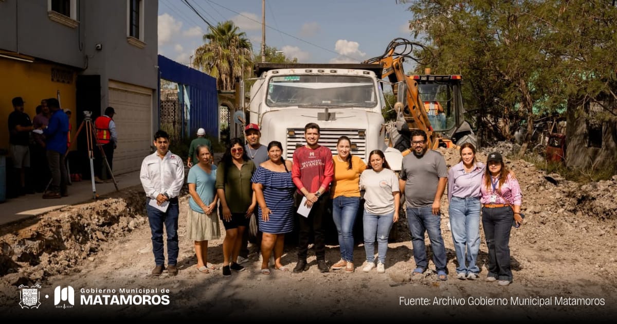 Supervisa Presidente Municipal pavimentación en calle de la colonia El Saucito