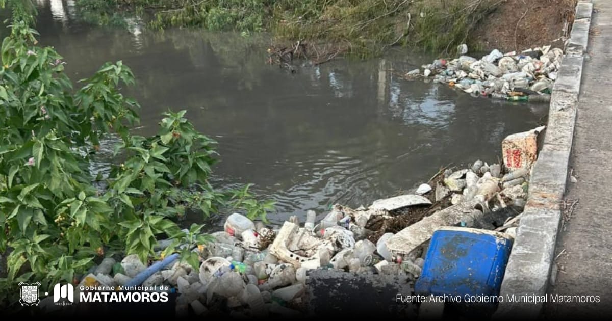 Drenes de Matamoros obstruidos nuevamente por basura tirada por ciudadanos