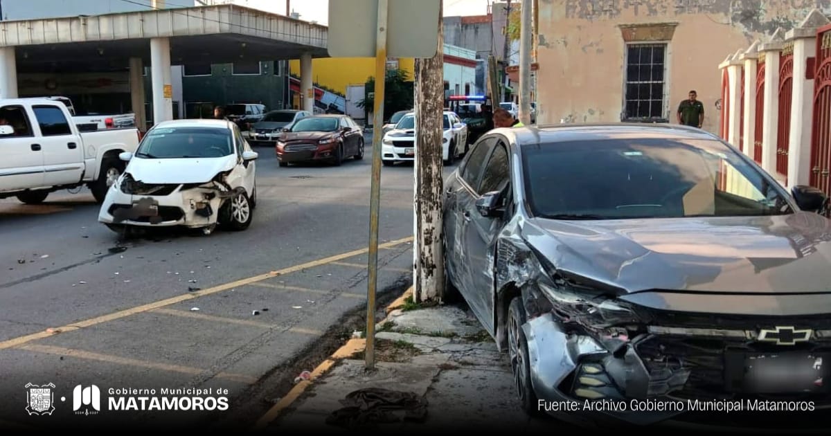 Elementos de Seguridad Pública apoyan en accidente vial en Zona Centro de Matamoros