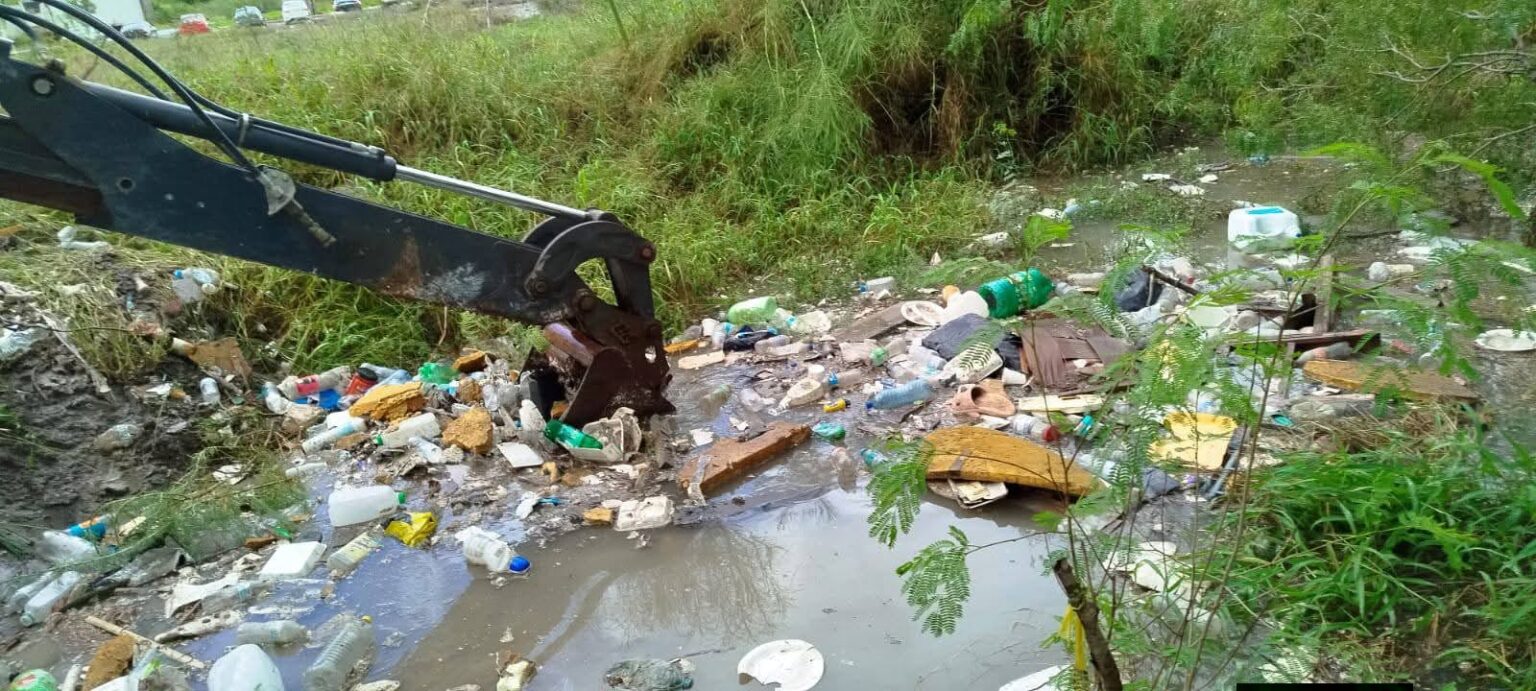 Exhorta el gobierno de Matamoros a no tirar basura en drenes y vía pública