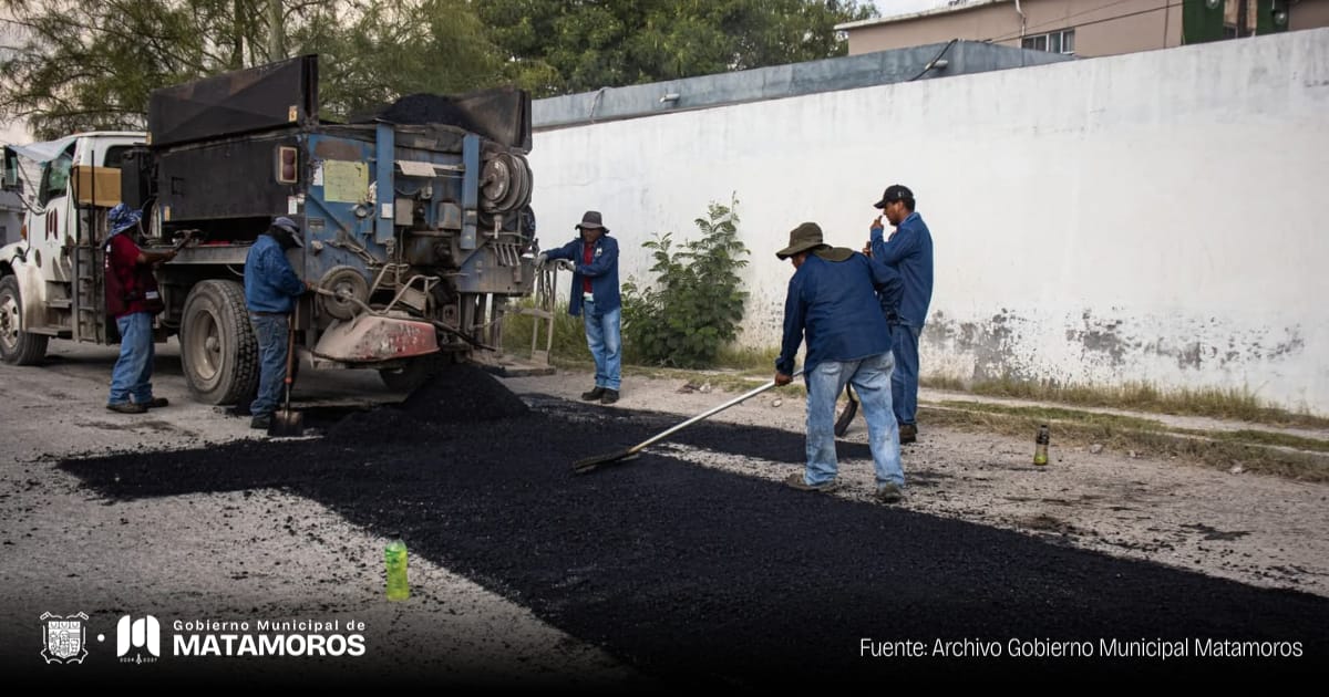 Continúa gobierno municipal con acciones de mejoramiento vial en Matamoros