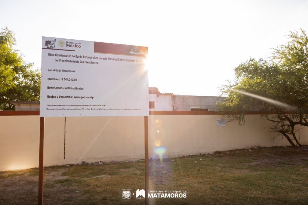 Entrega el alcalde Beto Granados nueva barda perimetral en la primaria Ernesto Gutiérrez González