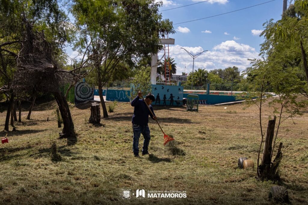Gobierno de Beto Granados trabaja en la rehabilitación de las canchas y área verde del bordo de Avenida Tamaulipas