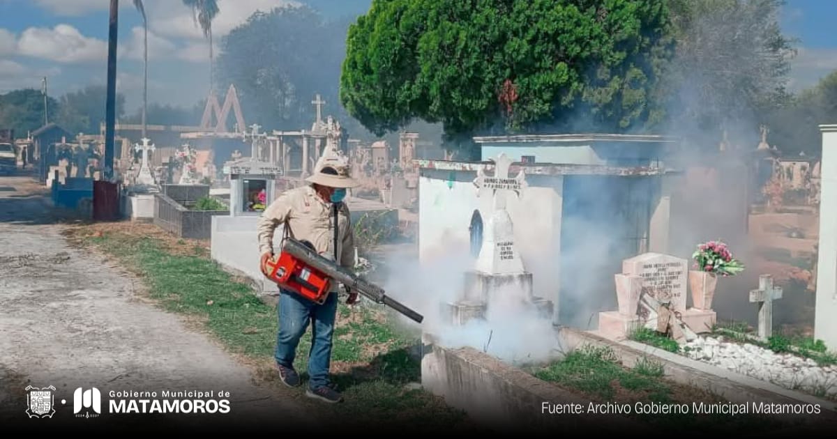 Preparan panteones de Matamoros para recibir a miles de visitantes en Día de Muertos