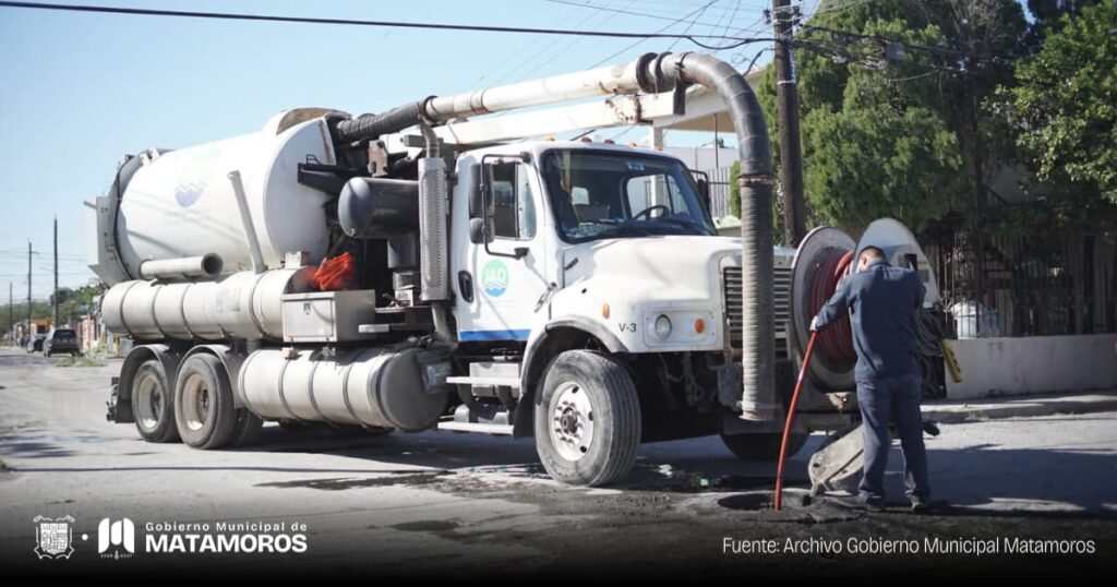 Realiza municipio trabajos de desazolve en la Sección 16 y mejora el sistema de drenaje