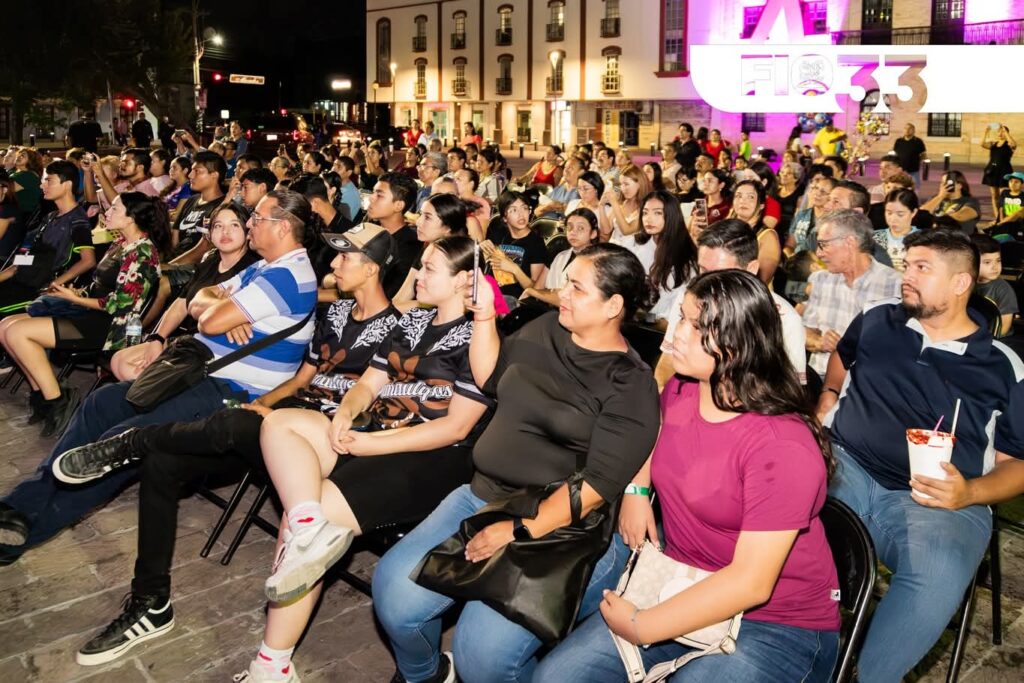 Tradición y folclore michoacano brillaron en el Festival Internacional de Otoño