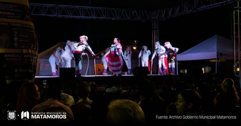 Tradición y folclore michoacano en Festival Internacional de Otoño