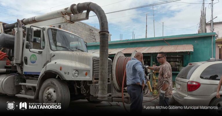 limpieza y desazolve en la colonia Campestre del Río 1