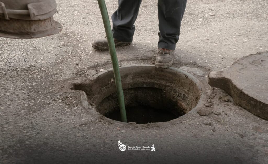 Gobierno de Beto Granado refuerza servicios públicos con trabajos del camión vactor