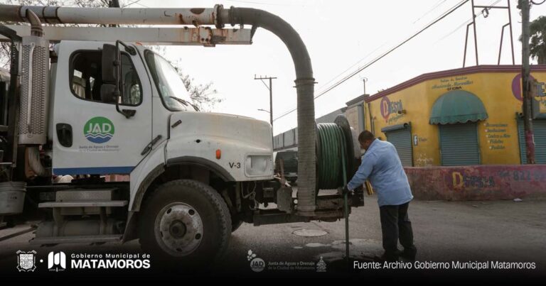 Gobierno de Beto Granado refuerza servicios públicos con trabajos del camión vactor