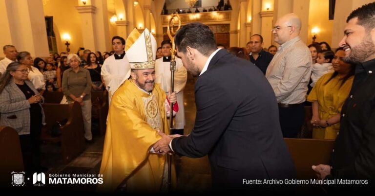 Alcalde Beto Granados comparte mensaje de fe y unidad tras acudir a la Misa de Noche Buena en la Catedral de Matamoros