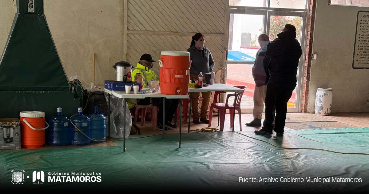 Atiende Protección Civil a ciudadanos en albergue de la alberca Chávez