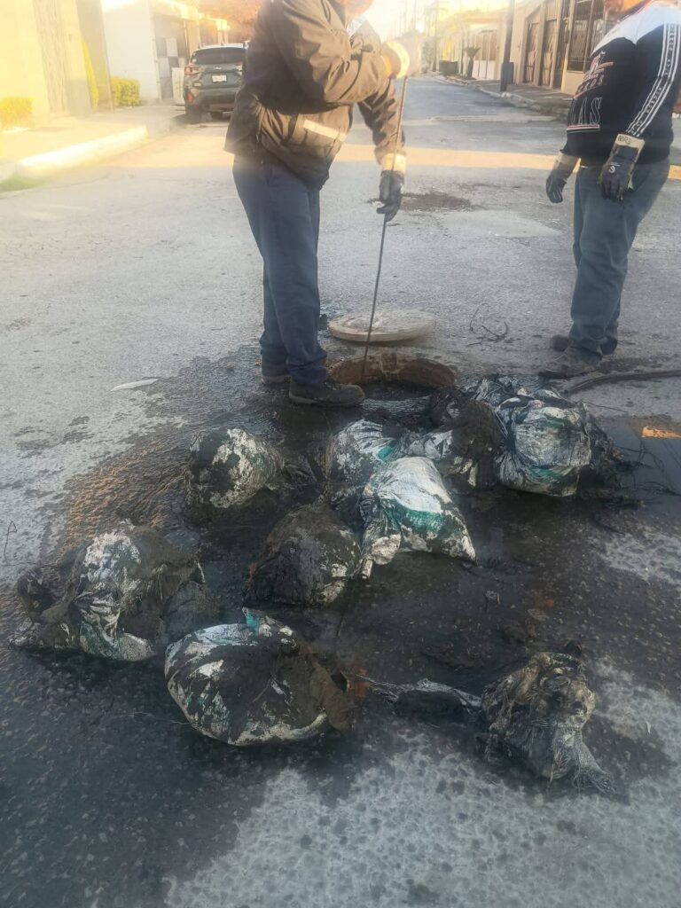 Atiende gobierno de Beto Granados taponamiento de drenaje en la colonia Mariano Matamoros