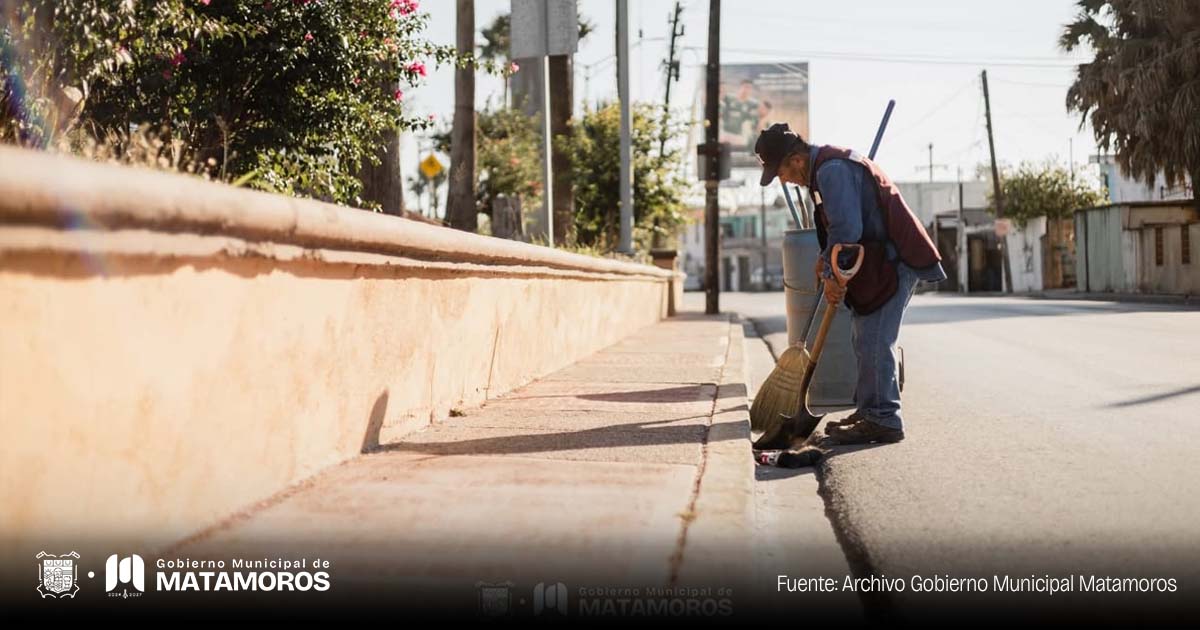 Cuadrillas municipales trabajan por un Matamoros limpio: Beto Granados