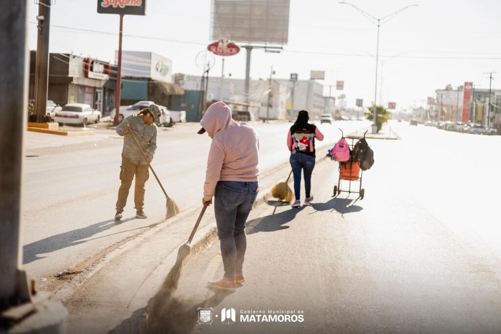 Gobierno de Beto Granados realiza labores de limpieza y mantenimiento en las avenidas principales y colonias