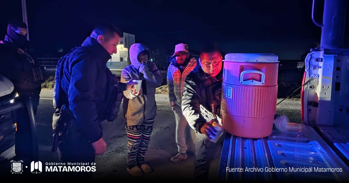 Secretaría de Seguridad de Matamoros lleva cobijas, café y pan dulce a habitantes de la Playa Bagdad ante bajas temperaturas