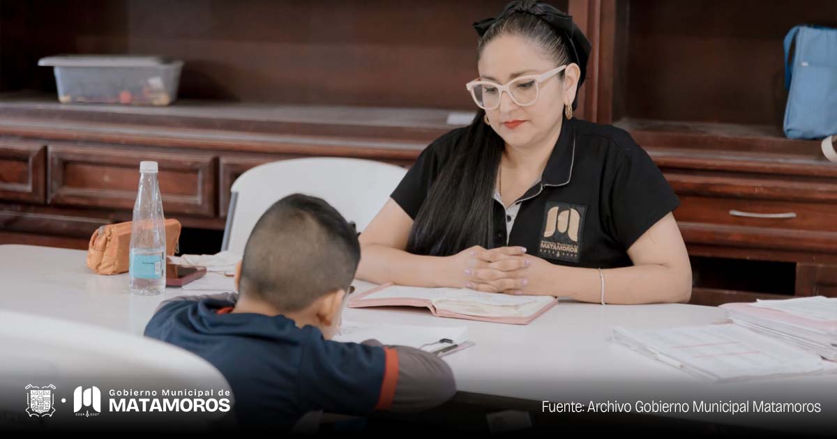 Beto Granados impulsa el éxito de las nuevas generaciones a través de la Dirección de “Contexto Educativo”