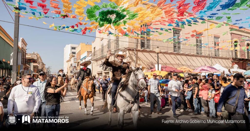 Familias matamorenses vibran felices con desfile de las Fiestas Mexicanas