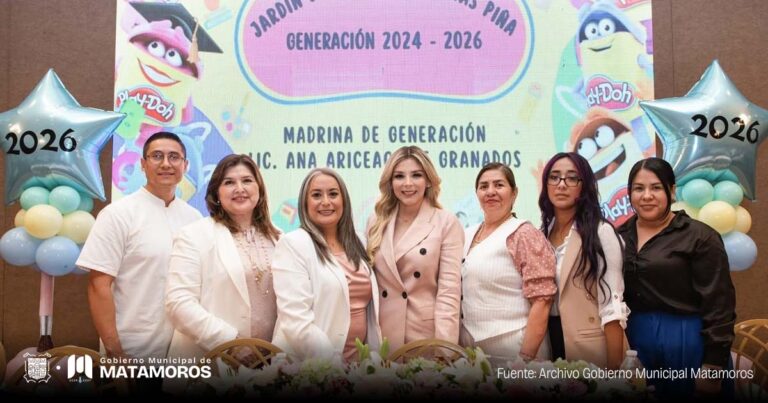 Acompaña Ana Ariceaga de Granados a graduados del Jardín de Niños Jesús Elías Piña como madrina de generación-2
