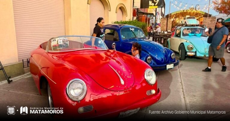 Cientos de familias disfrutan de la Callejoneada en la Calle 9
