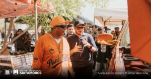 Funden emprendimiento y pasión automotriz en el Parque Olímpico con el Mercadito Puerta México y Padre Santo Car Show